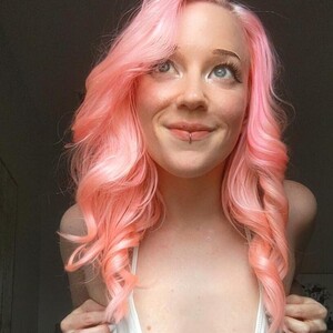 Aprildancer Feet webcam from United States