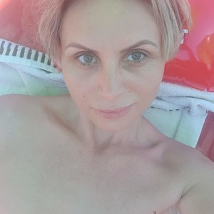 Amidalla19 webcam livesex profile
