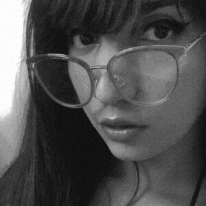 Pe4ch3s Young webcam from Brazil