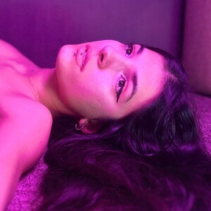 LucyPurple Brunette webcam from Romania
