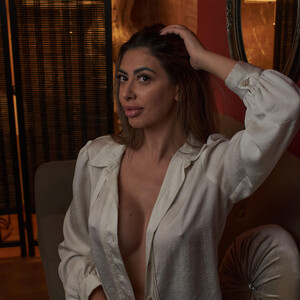 Hot_Jasmin1 Brunette webcam from Romania