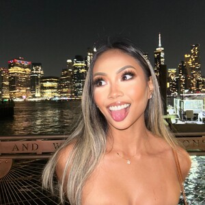 UrBabyGirl Asian webcam from Canada