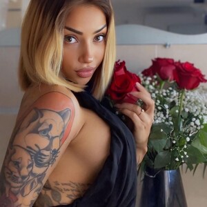 Atiana live cam video preview