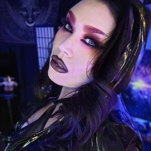 QueenOfMetal webcam livesex profile in femdom cams